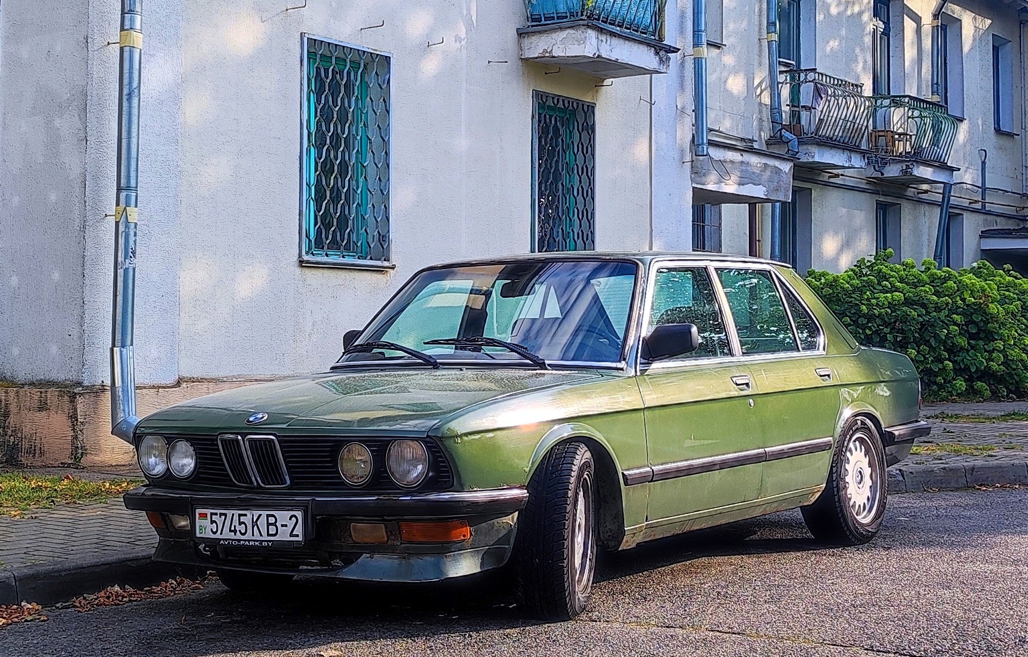 5745 KB-2, BMW 5 Series 2nd gen (E28), 1981–1988