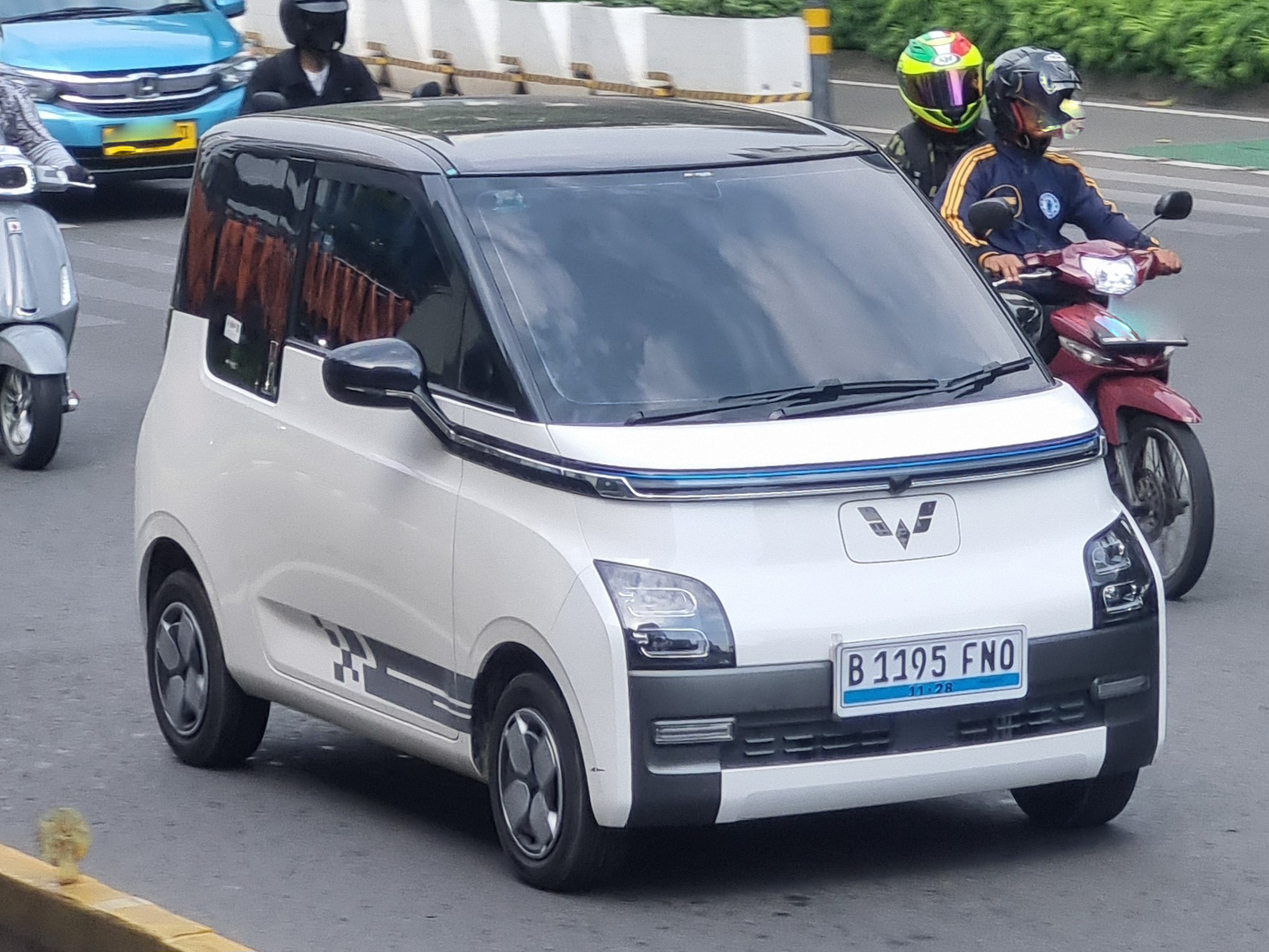 B 1195 FNO, Wuling Air 1st gen (E230), 2022–