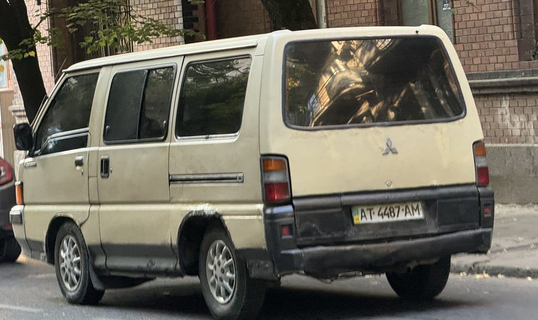 AT 4487 AM, Mitsubishi Delica 