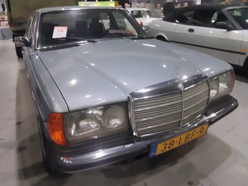 28-LBF-9, Mercedes-Benz E-Klasse 200–300 Sedan (W123), 1975­–1986