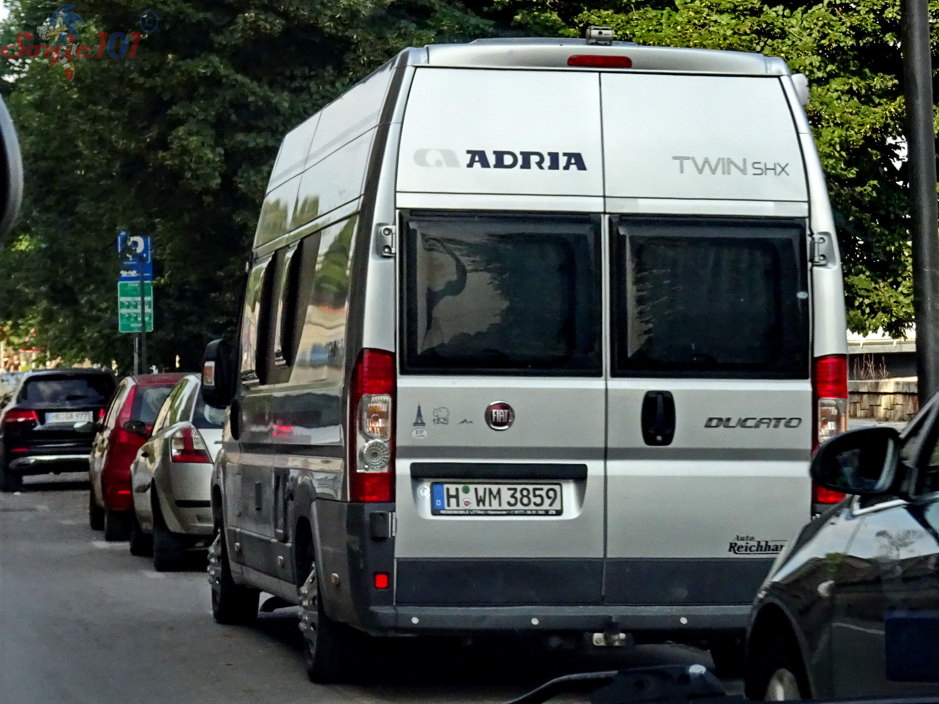 H MW 3859, Adria Twin 
