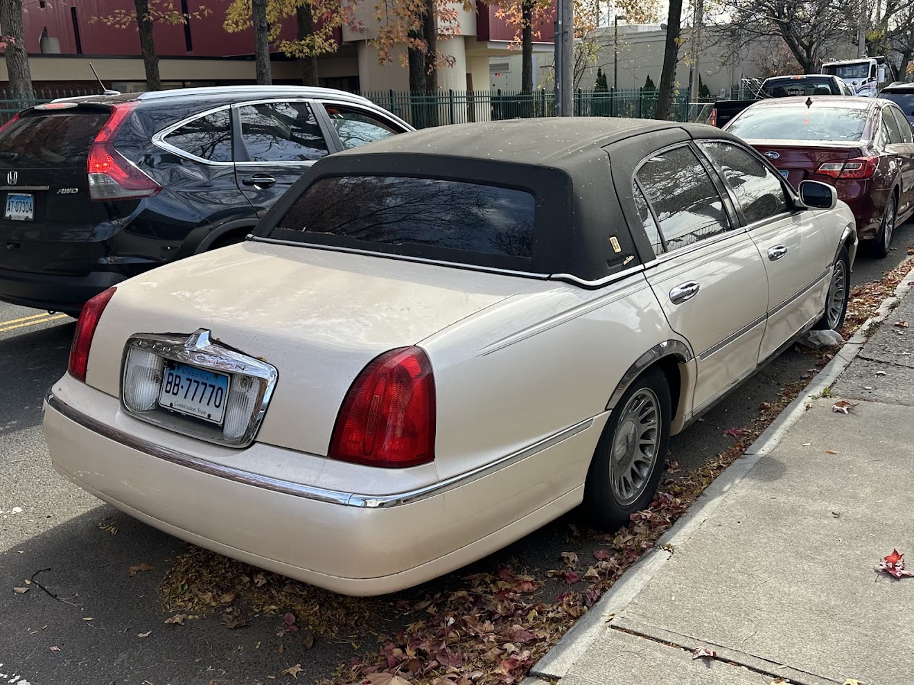 BB-77770, Lincoln Town Car 3rd gen (FN145), 1997–2003