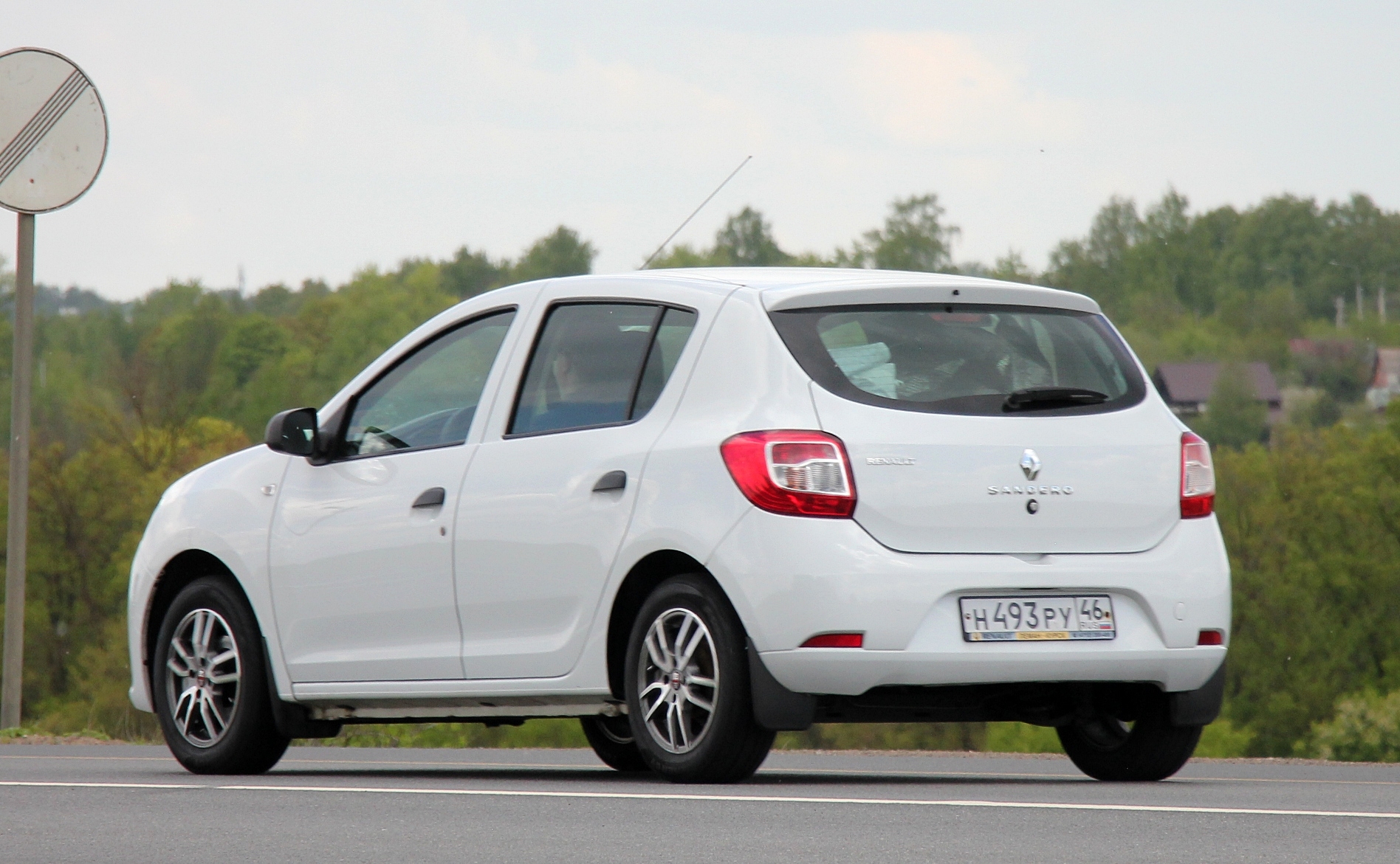 н 493 ру 46, Renault Sandero 