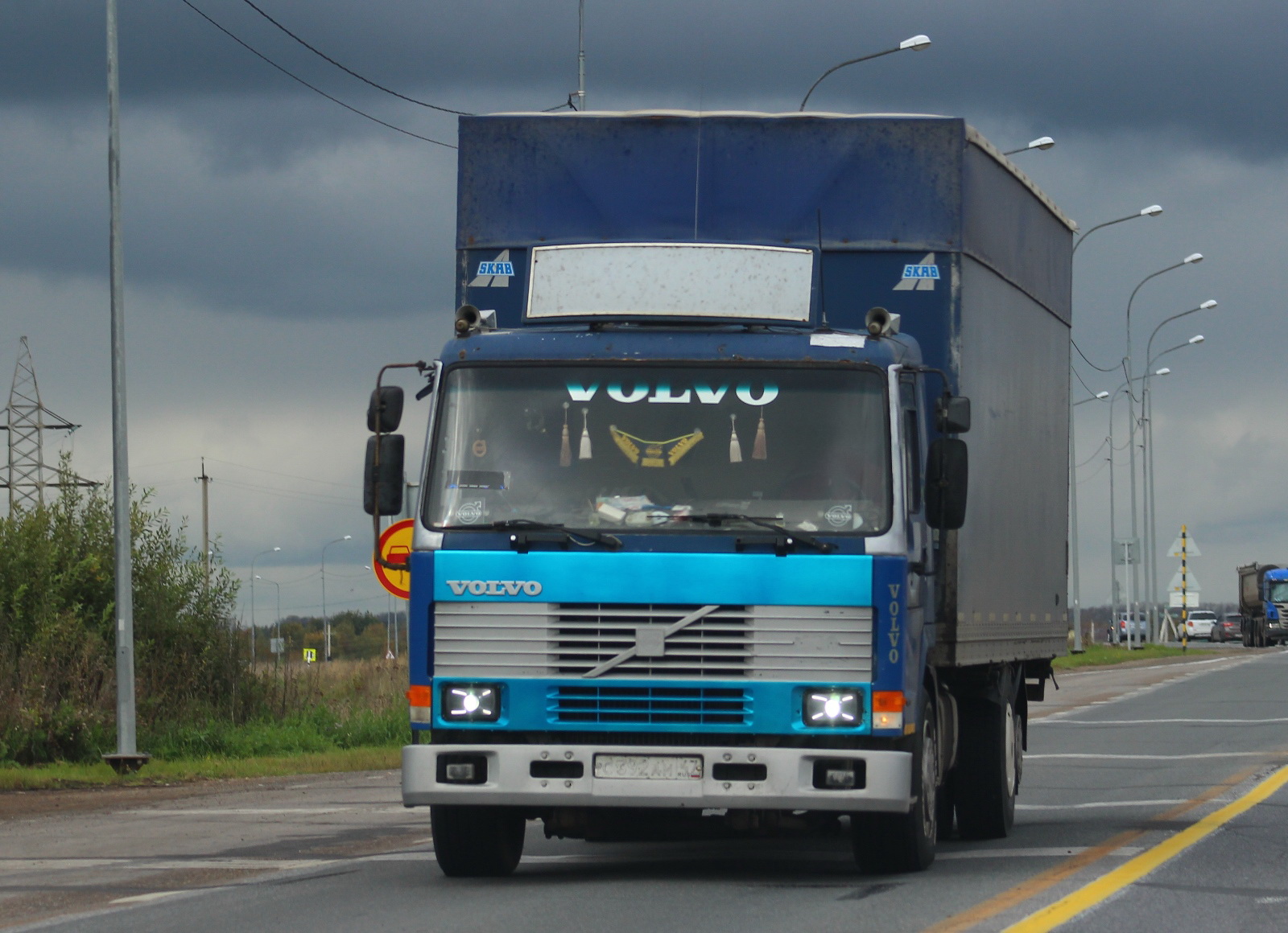 с 392 ан 47, Volvo FL 1st gen, 1985–2000