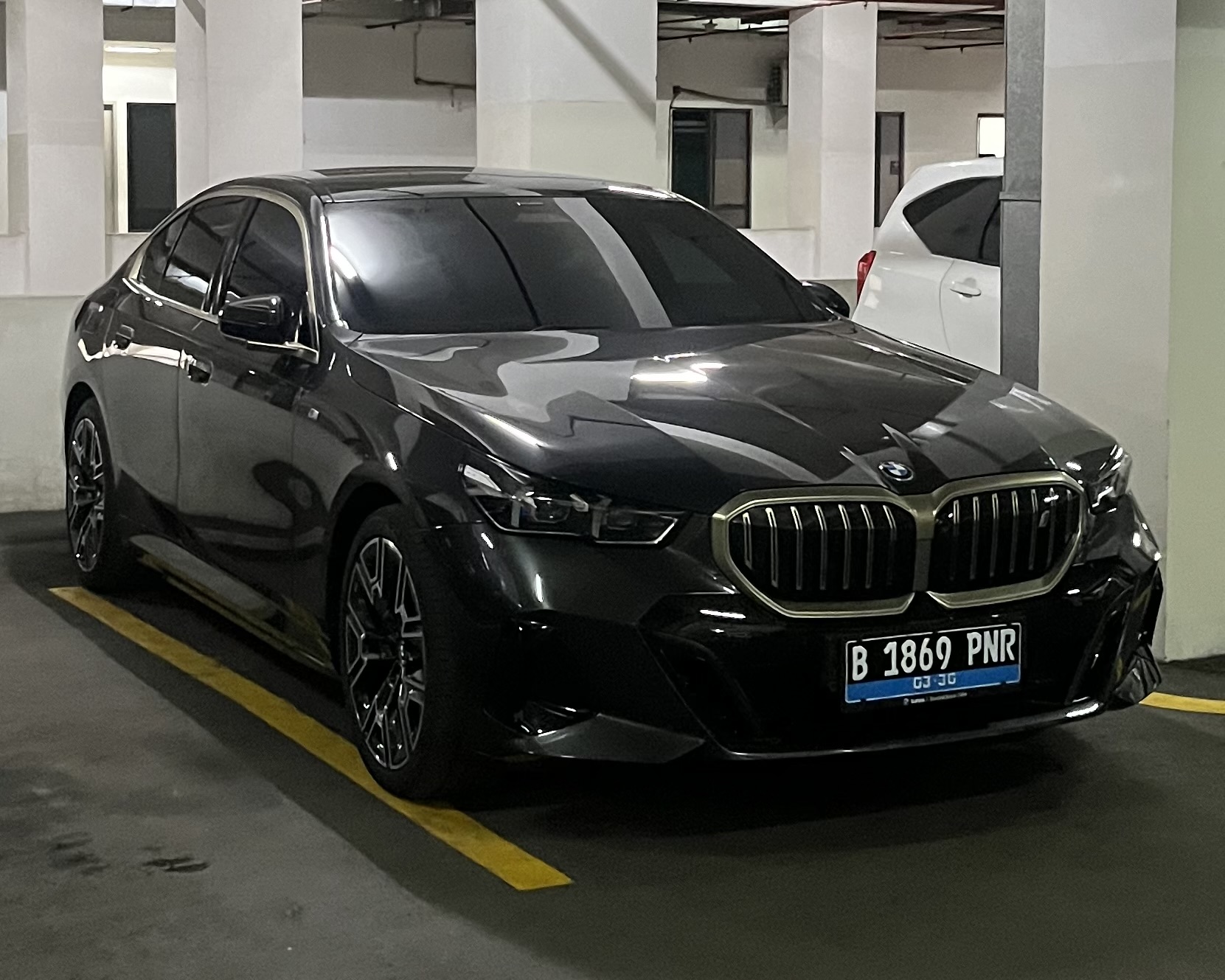 B 1869 PNR, BMW i5 1st gen Sedan (G60/G68), 2023–