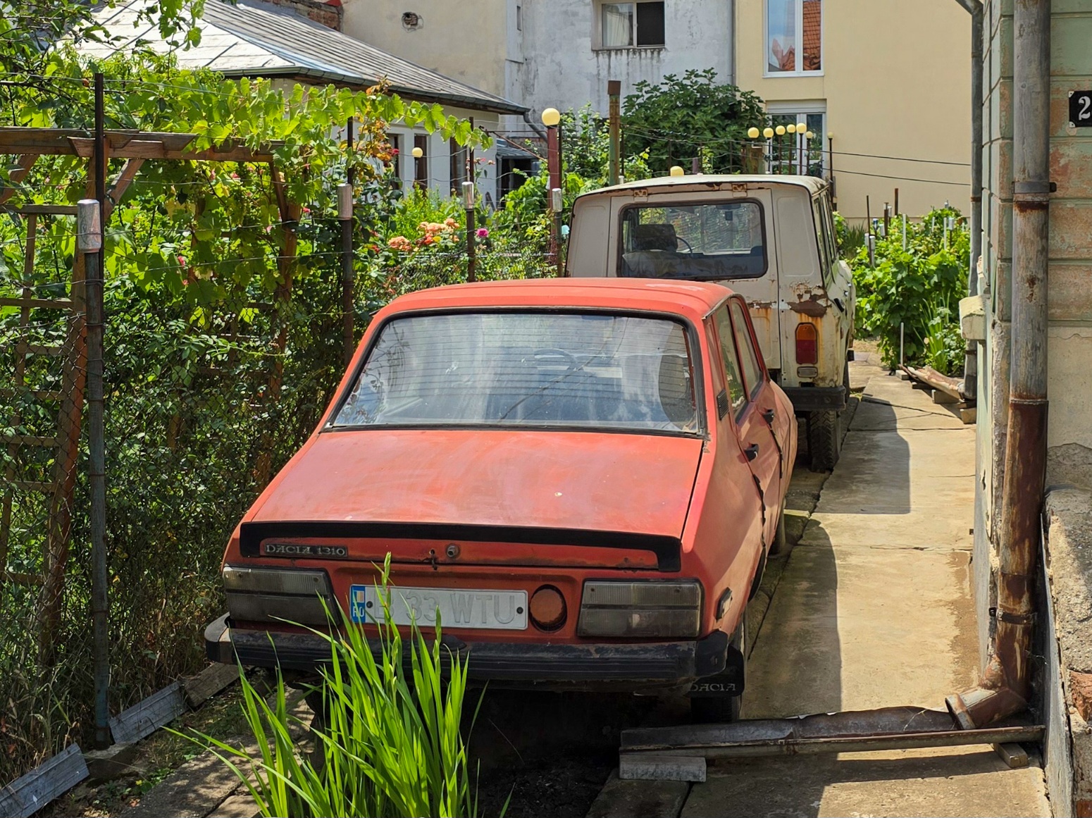 B 33 WTU, Dacia 1310 1st gen Sedan, 1982–1991