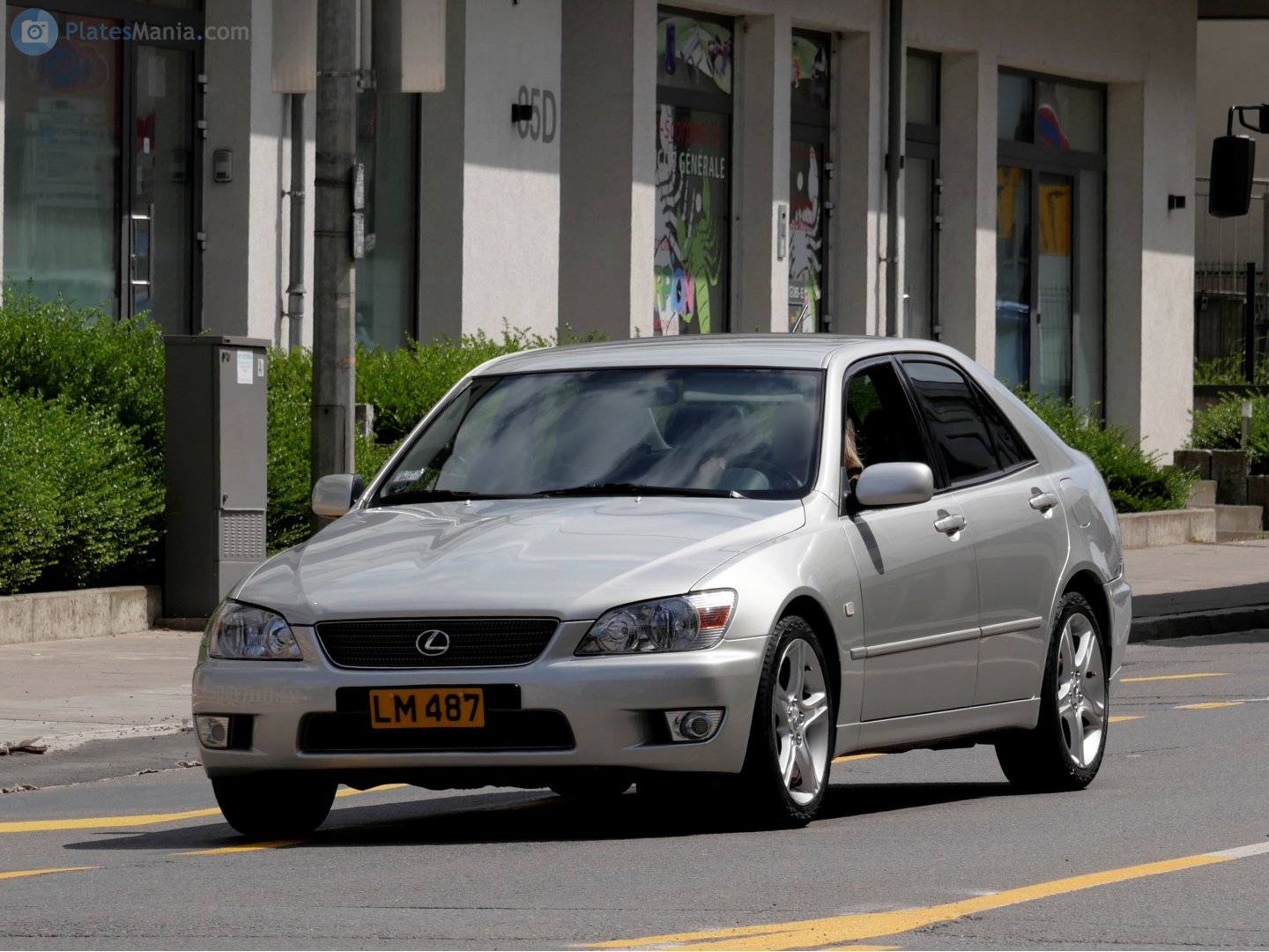 LM 487, Lexus IS 1st gen Sedan (XE10), 1999–2005
