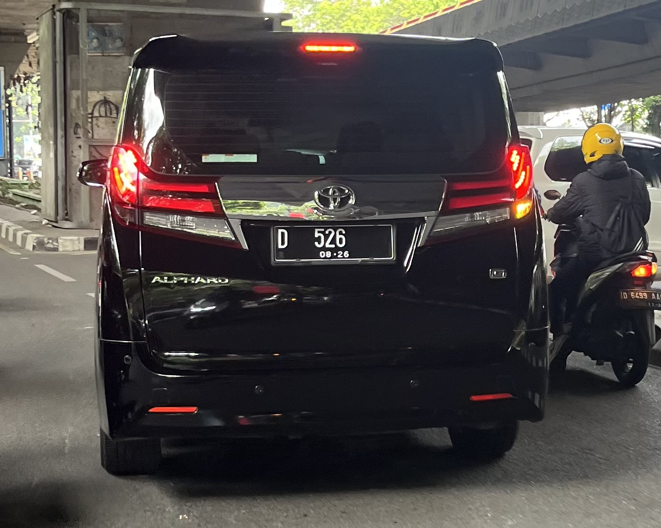 D 526, Toyota Alphard 3rd gen (AH30), 2015­–2023