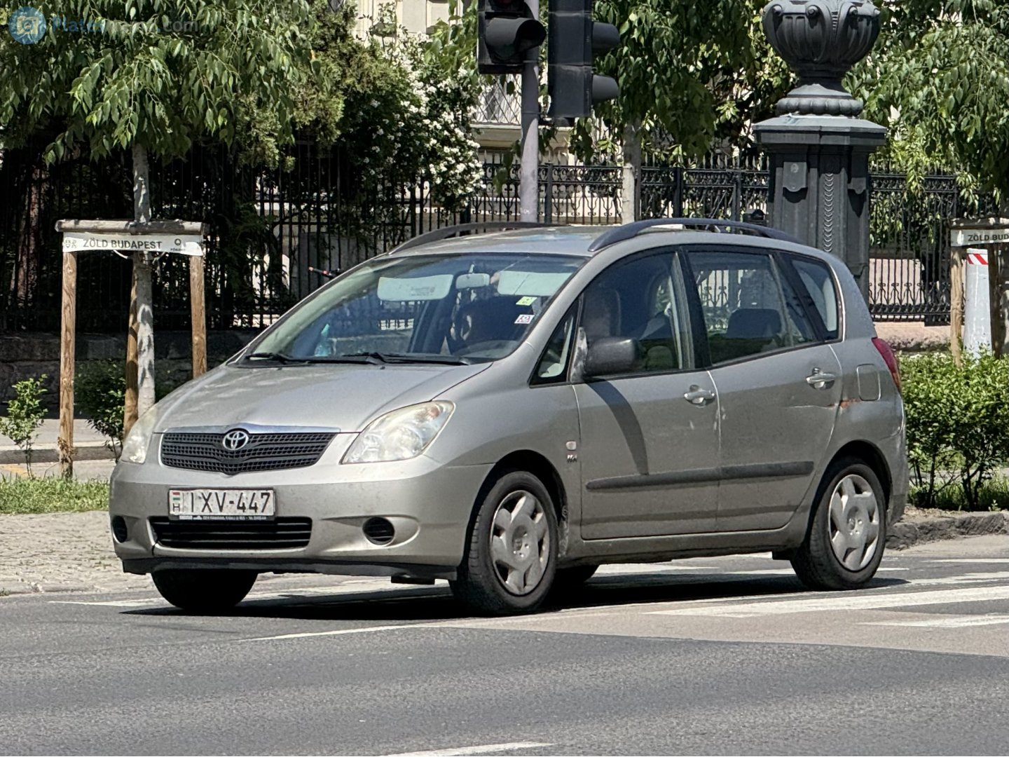 IXV-447, Toyota Corolla Verso 1st gen (E120), 2001–2004