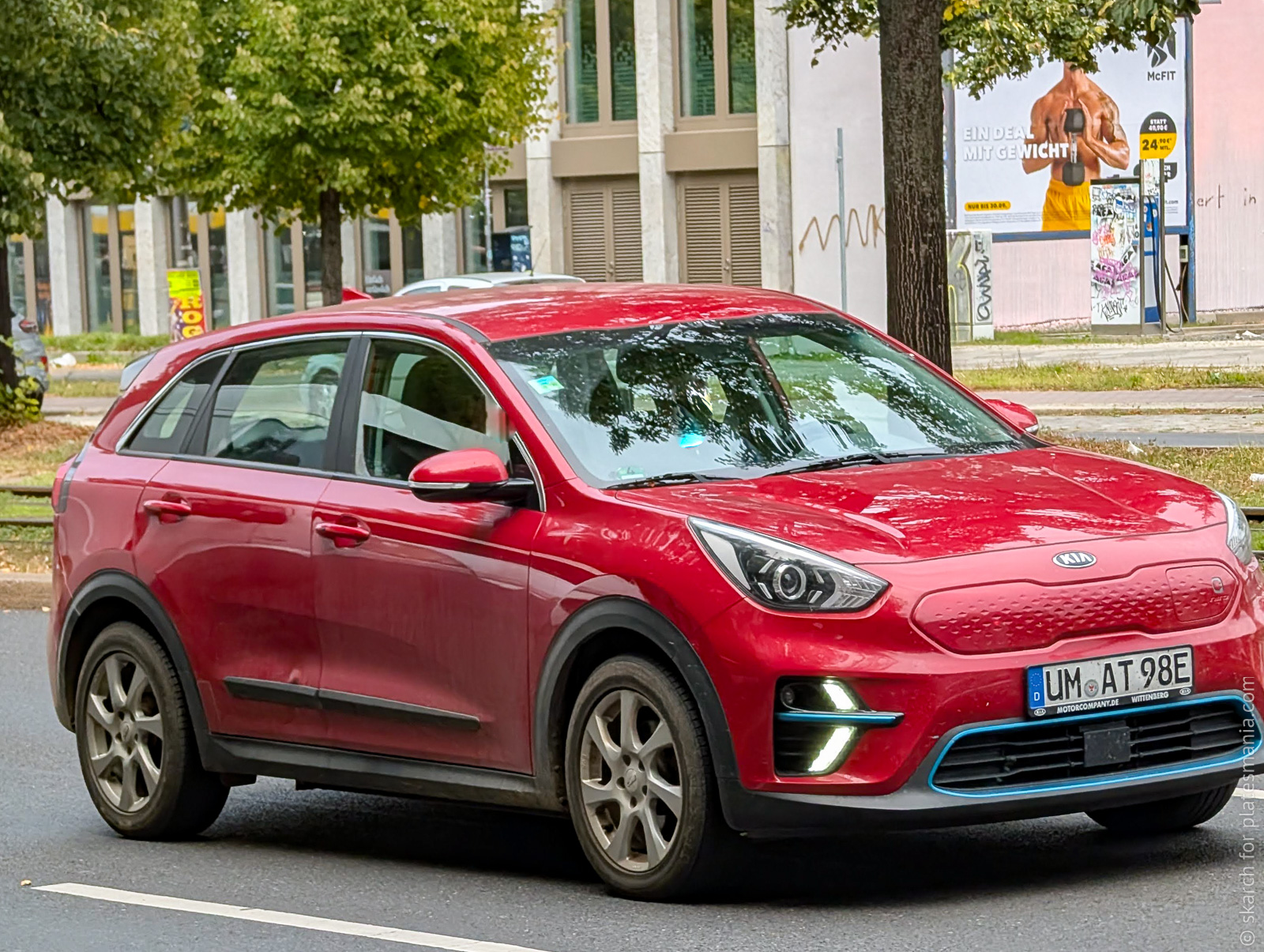 UM AT 98 E, Kia Niro 