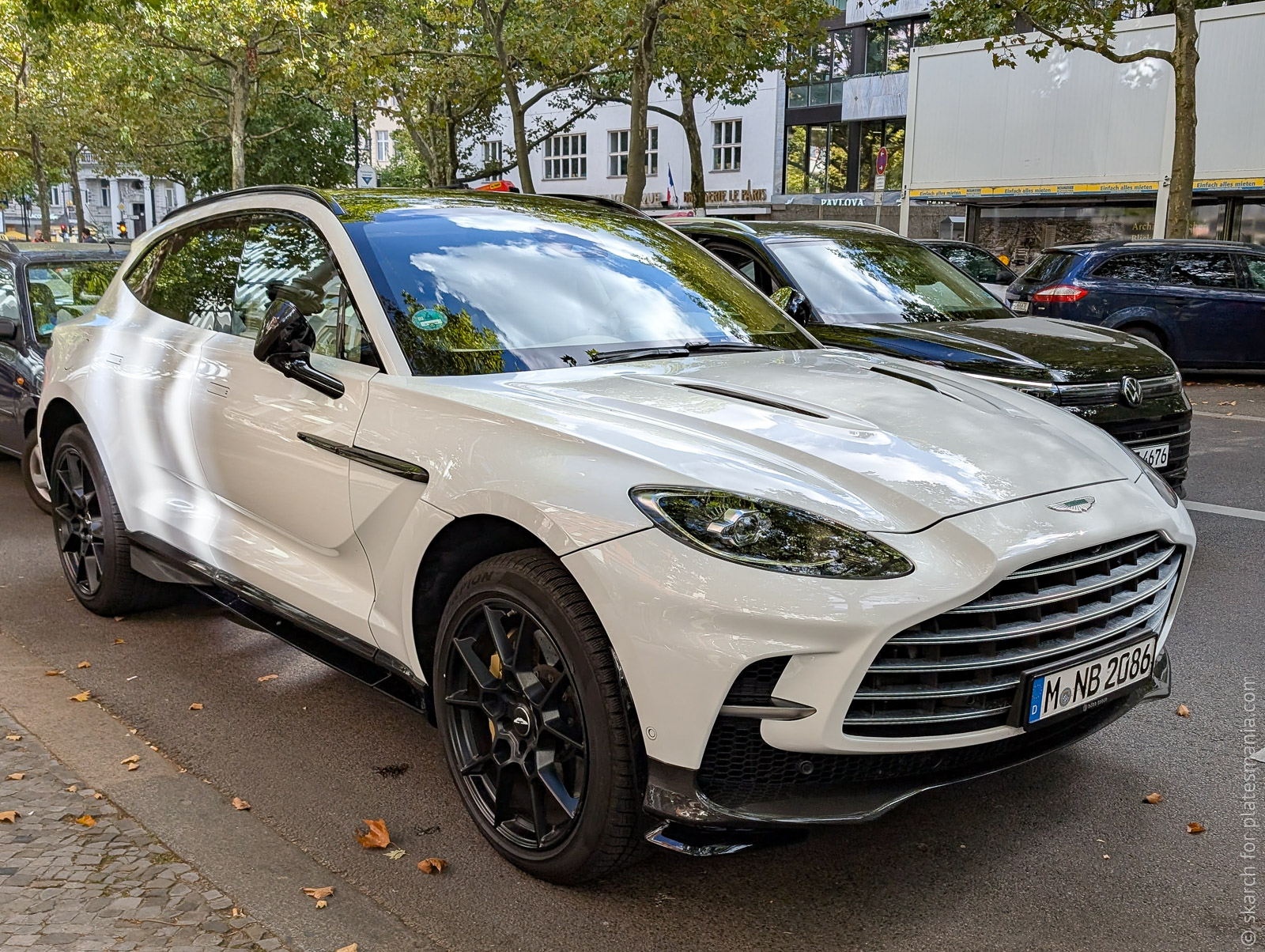 M NB 2086, Aston Martin DBX 