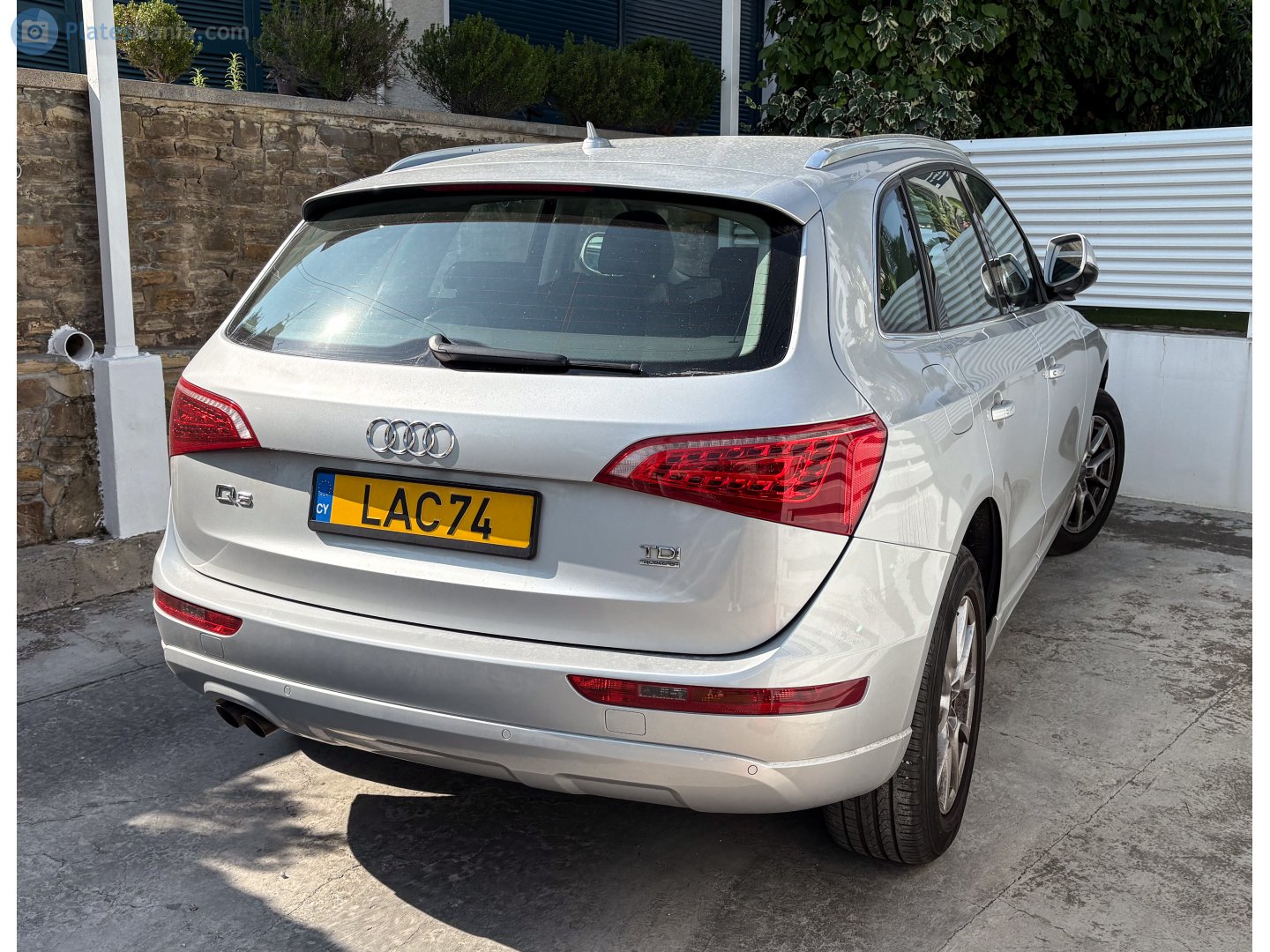 LAC 74, Audi Q5 1st gen (8RB), 2008–2017