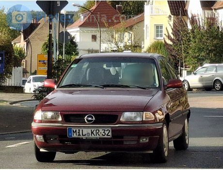 MIL KR 32, Opel Astra