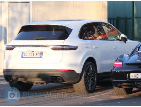 GJ-351-RD, Porsche Cayenne