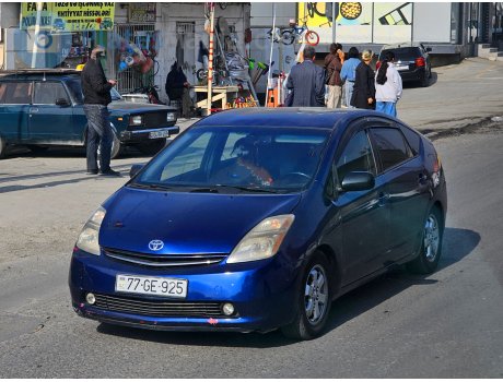 77 GE 925, Toyota Prius