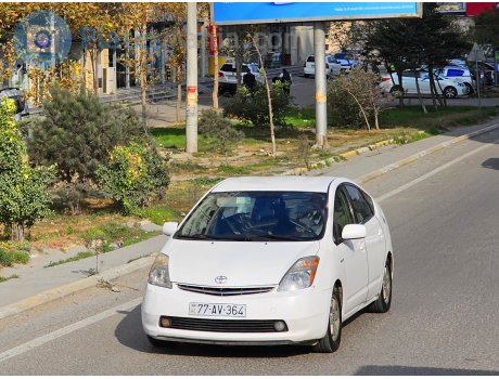 77 AV 364, Toyota Prius