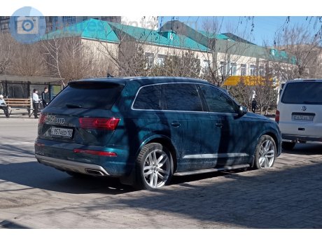 957 AED 10, Audi Q7