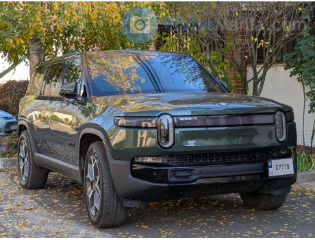 16 C777B, Rivian R1S