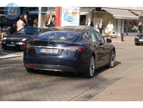 1-GKX-831, Tesla Model S