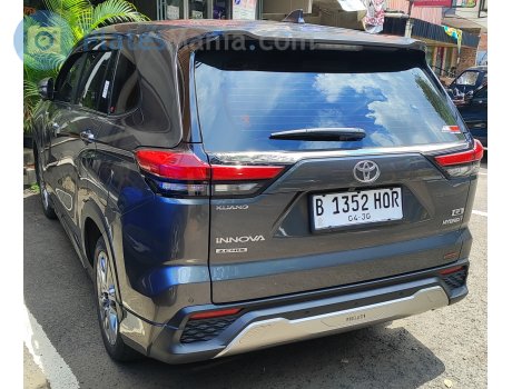 B 1352 HOR, Toyota Innova