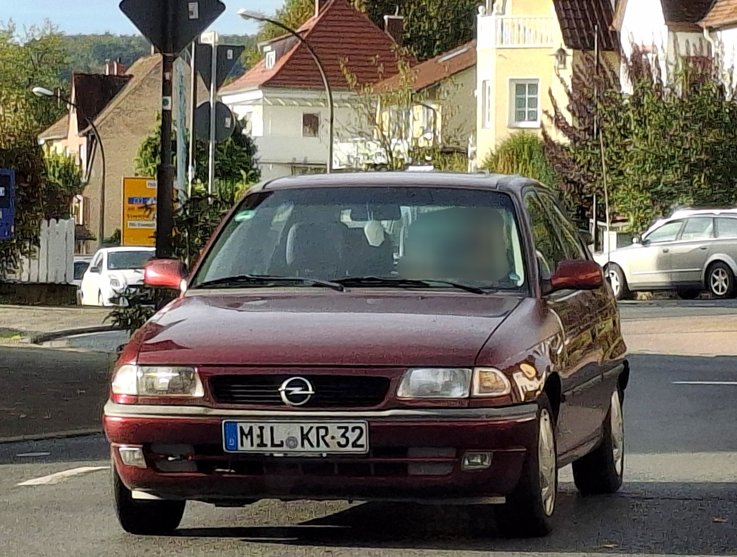 MIL KR 32, Opel Astra 1st gen Sedan (F; T92), 1992–1998 (–2002 for Eastern Europe)