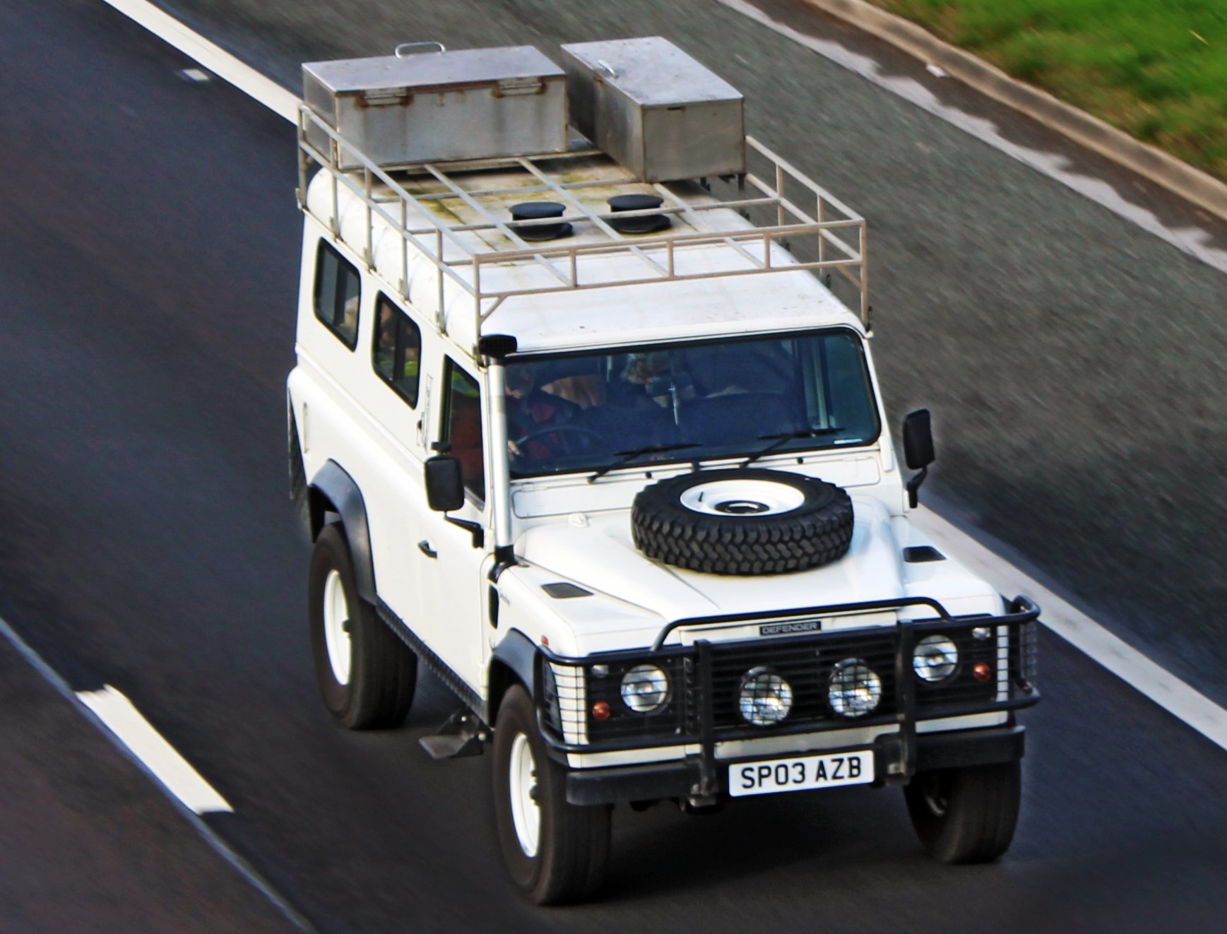 SP03AZB, Land Rover Defender 1st gen 110