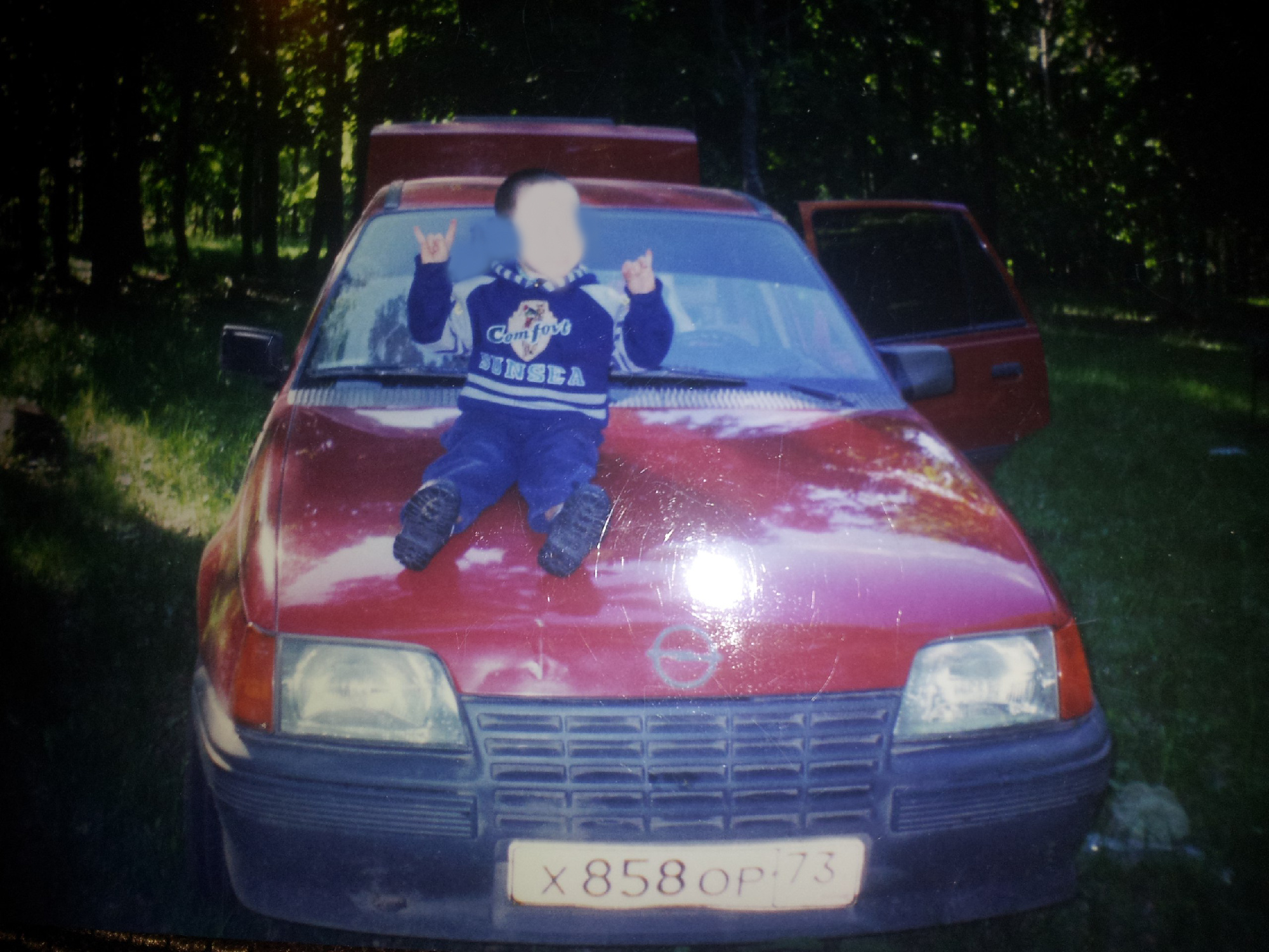 х 858 ор 73, Opel Kadett 5th gen Sedan (E; T85), 1985–1993