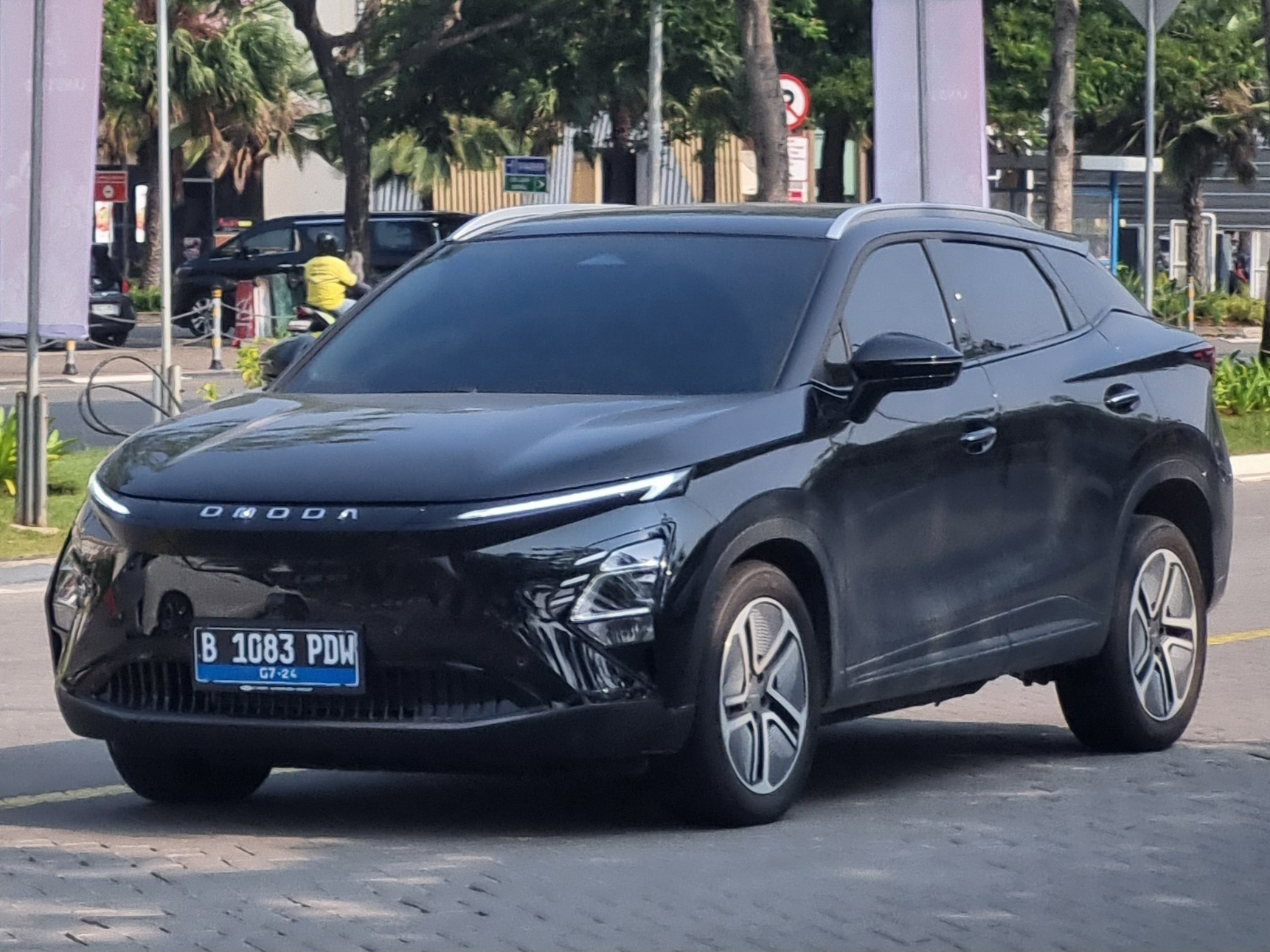 B 1083 PDW, Omoda C5 1st gen EV, 2023–