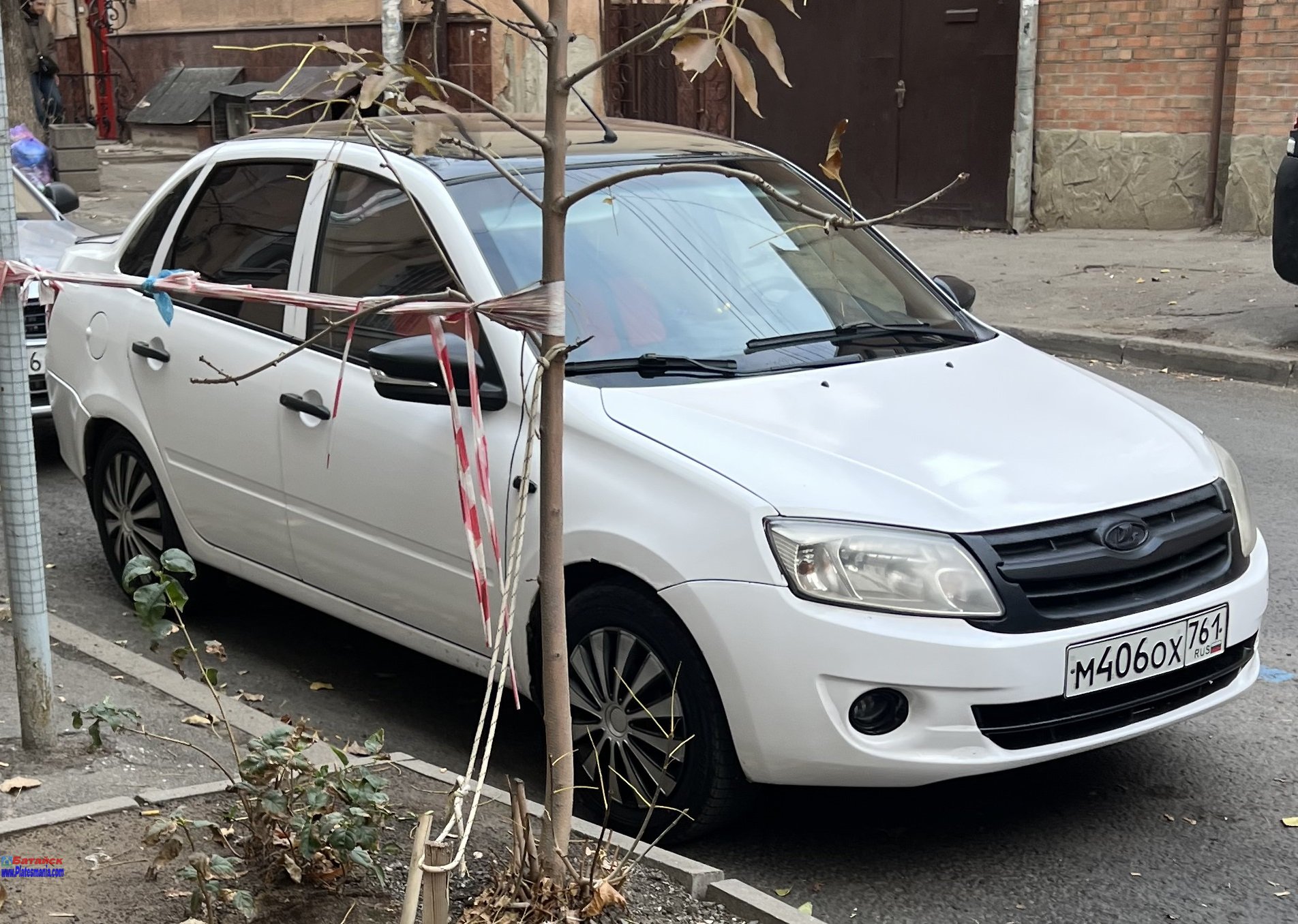 м 406 ох 761, Lada (VAZ) 2190 Granta 2190, 2011–2018