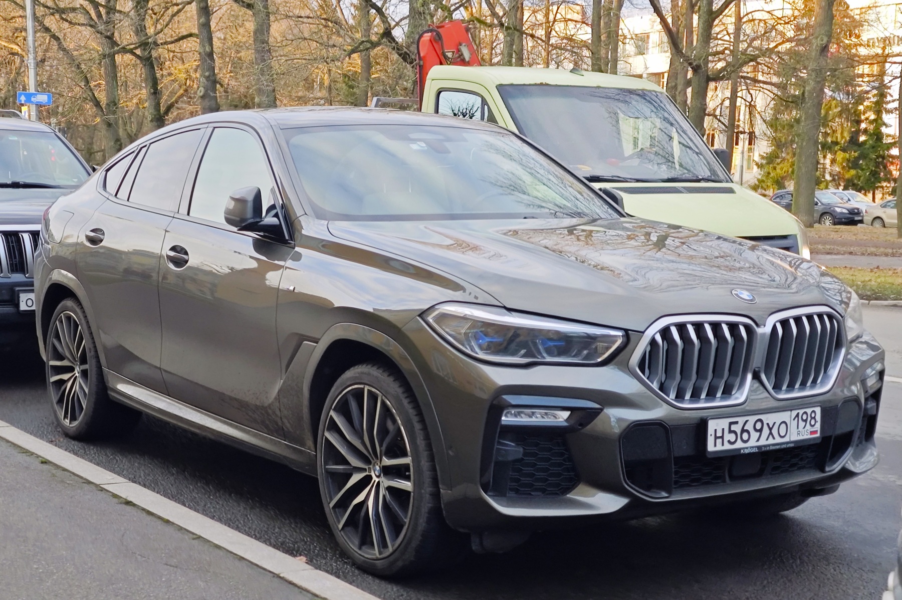 н 569 хо 198, BMW X6 