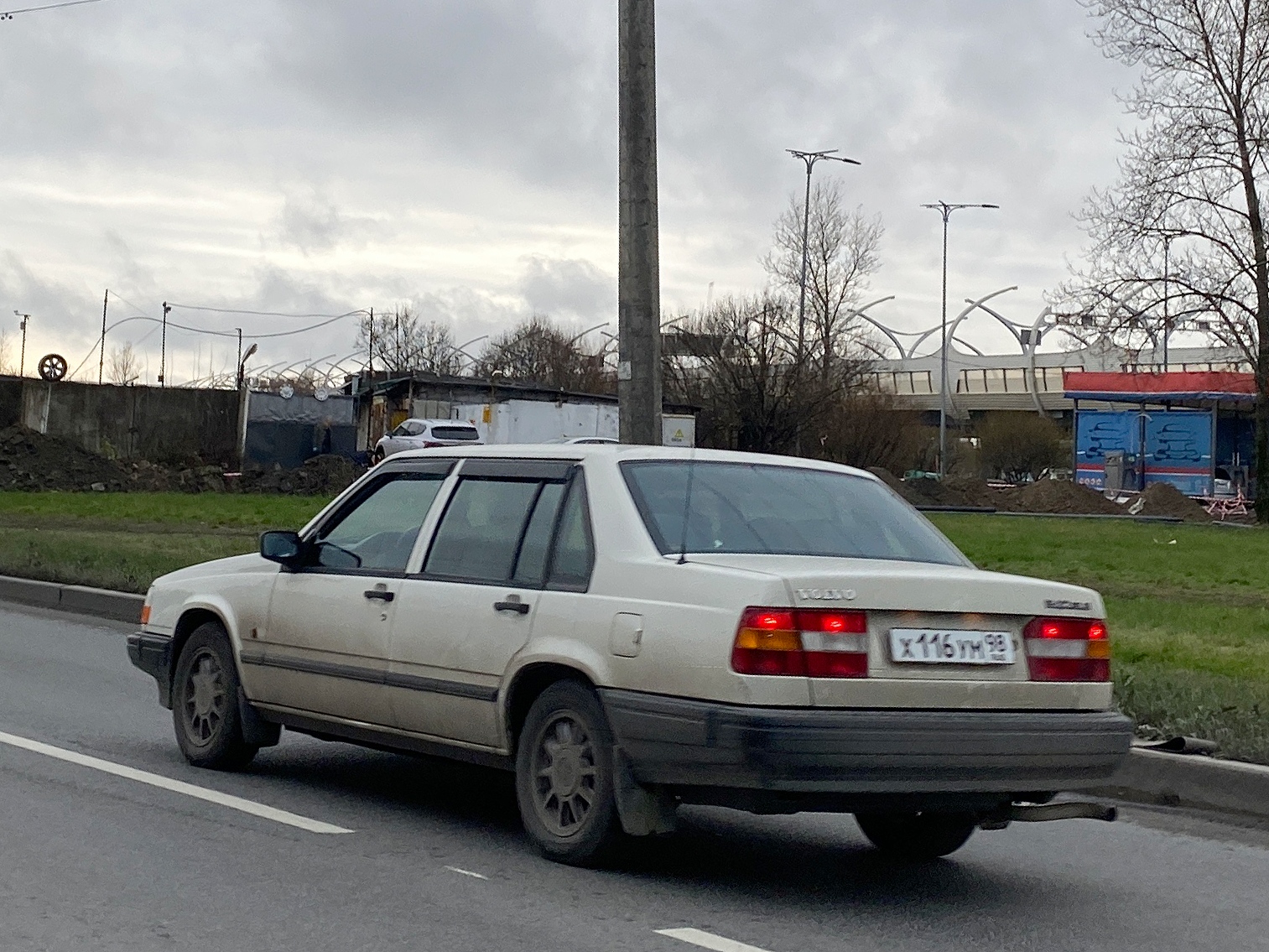 х 116 ум 98, Volvo 940 1st gen Sedan (944), 1990–1998