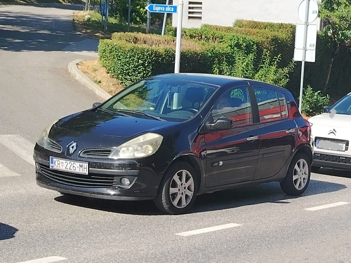 KR 226-MH, Renault Clio 