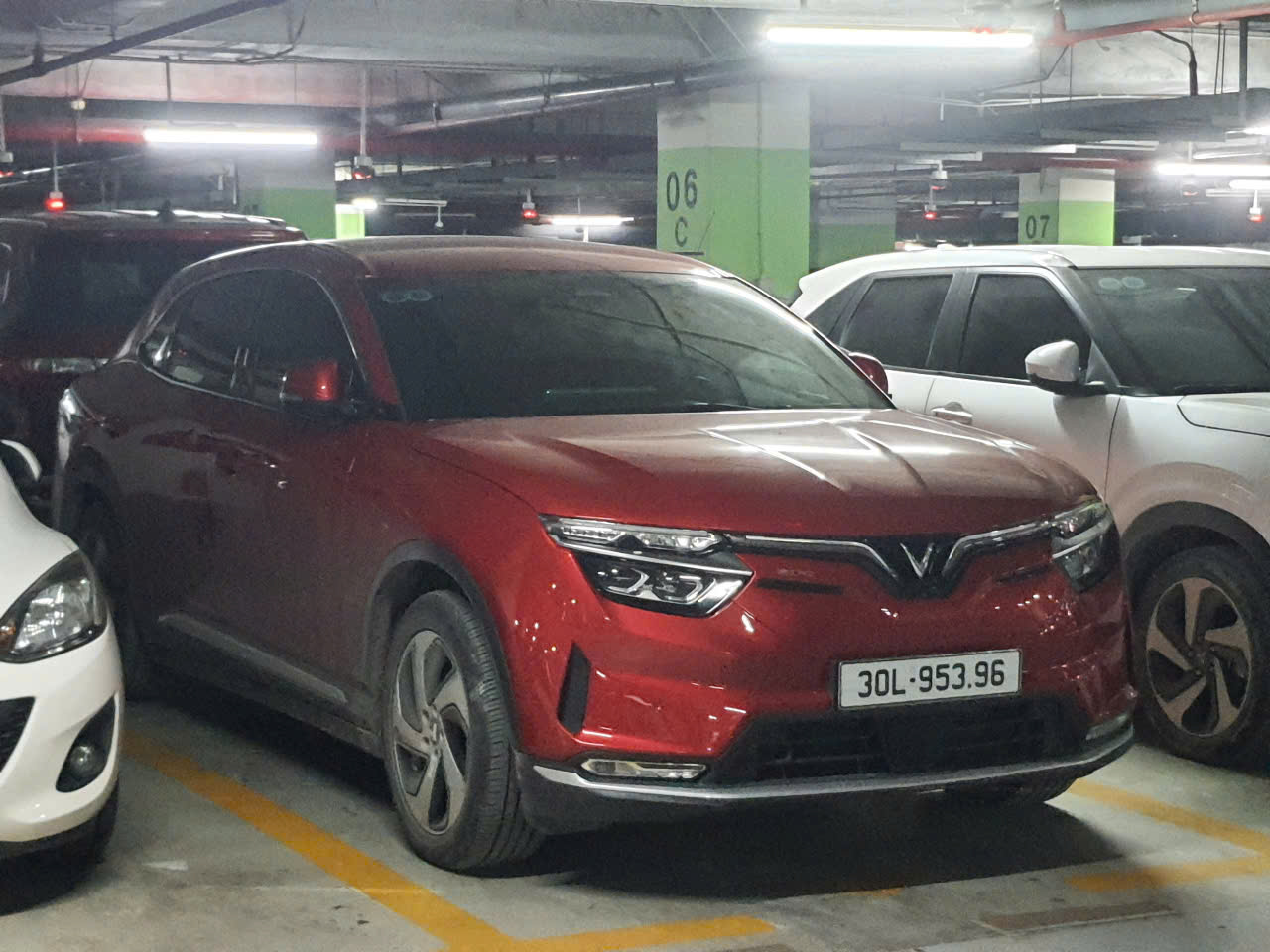 30L-953.96, VinFast VF8 1st gen, 2022–