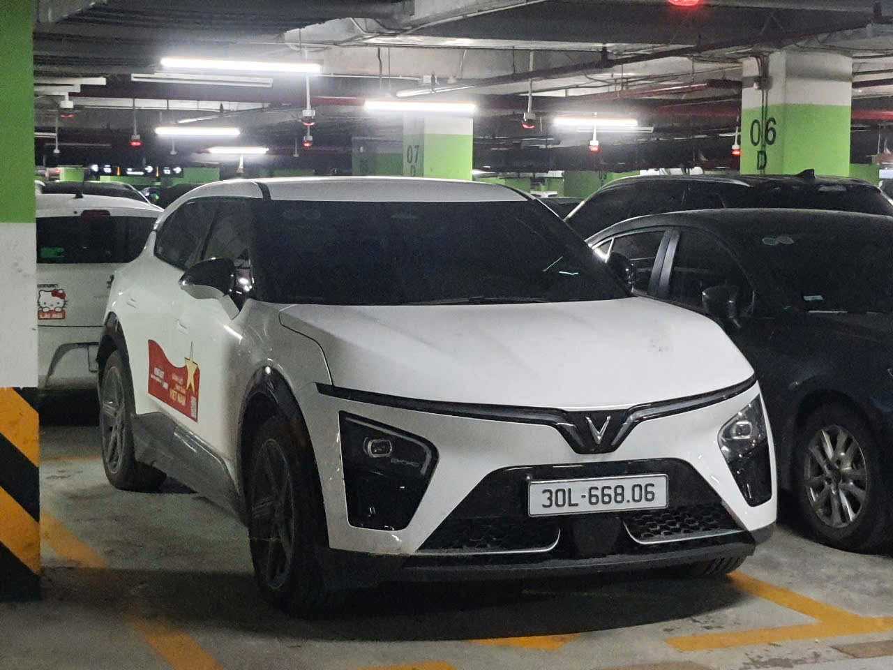 30L-668.06, VinFast VF7 