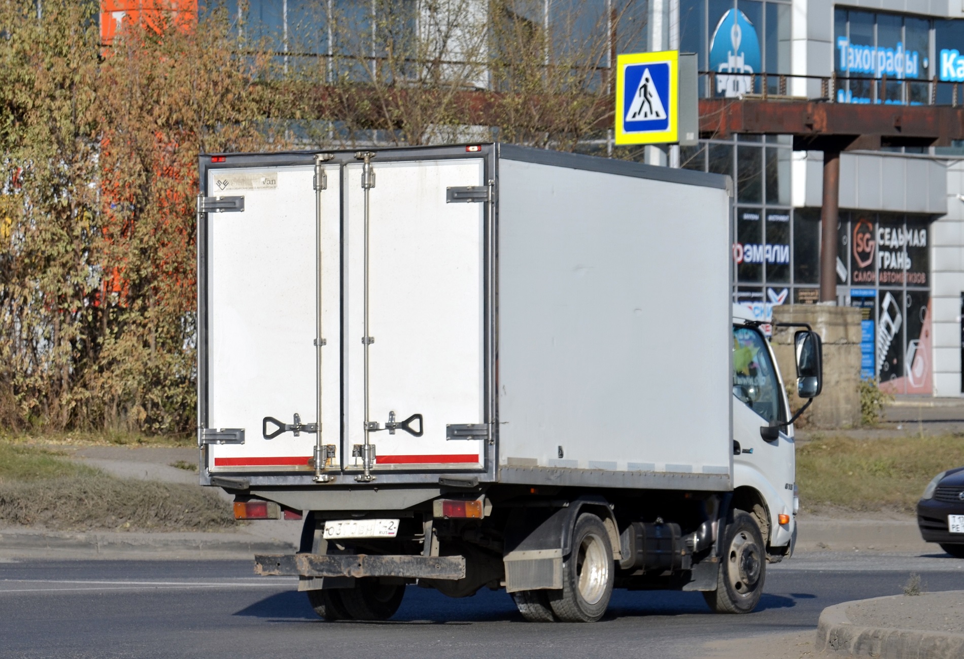 о 370 вн 142, Hino 300 Series 