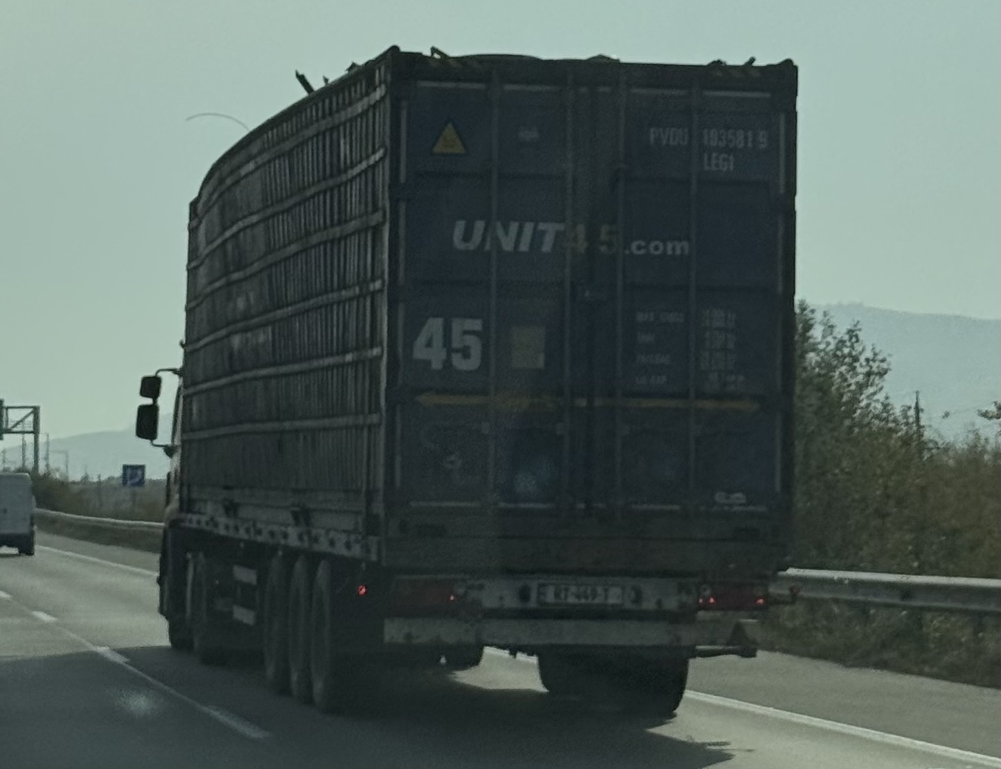 RT-449-T, Trailers (2014) 