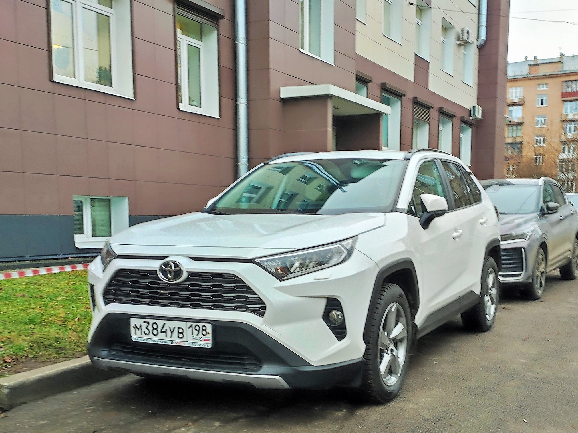 м 384 ув 198, Toyota RAV4 5th gen (XA50), 2018–