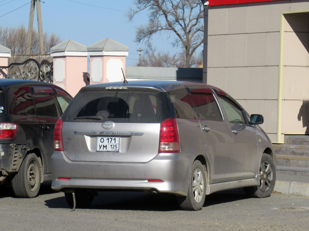 о 171 ум 125, Toyota Wish 1st gen (AE10), 2003–2009