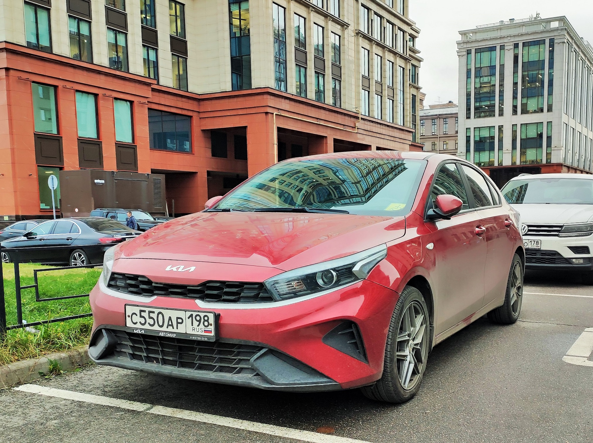 с 550 ар 198, Kia Cerato 4th gen Hatch (BD), facelift, 2021–