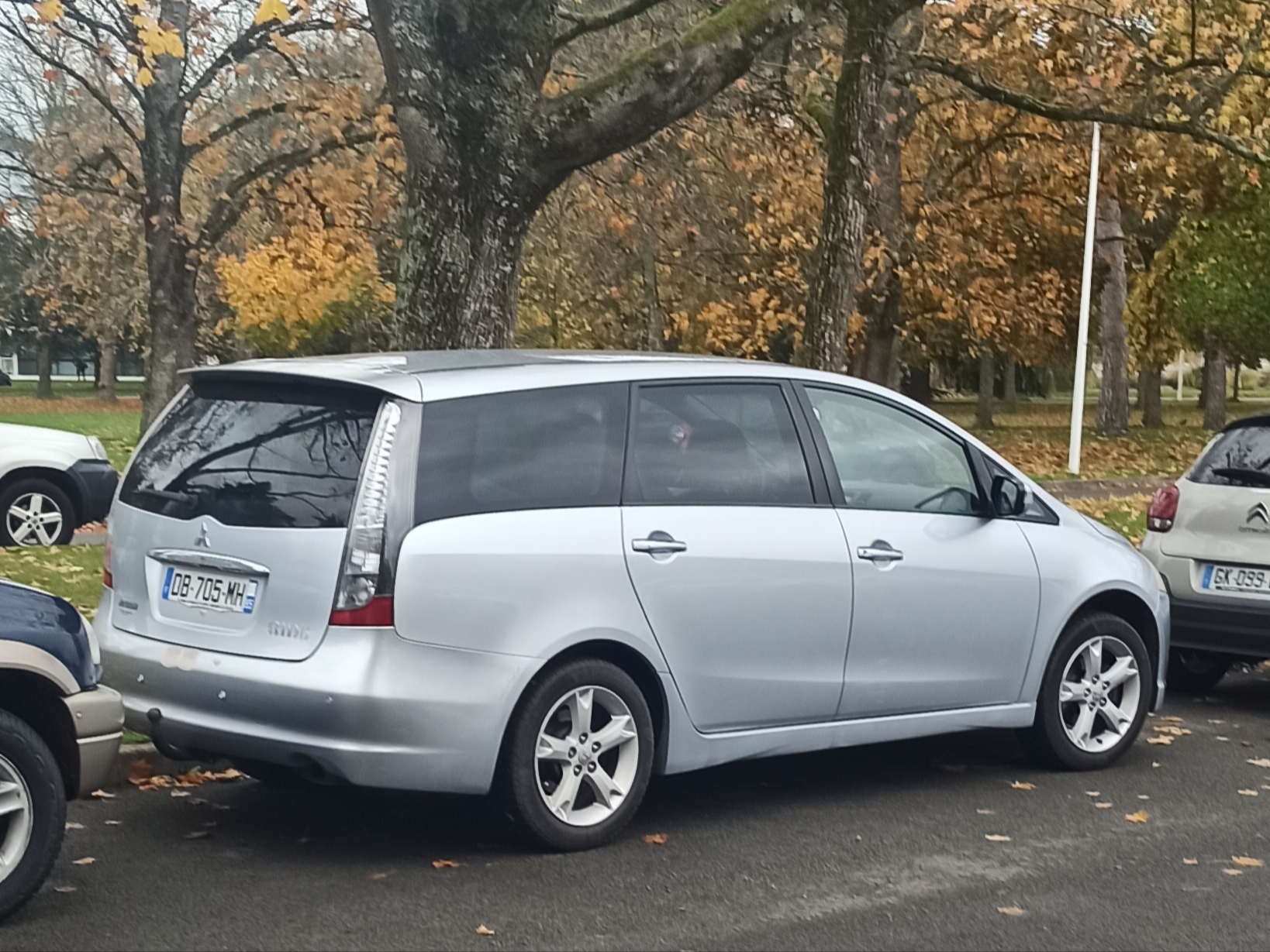 DB-705-MH, Mitsubishi Grandis 1st gen (NA/BA), 2003–2011