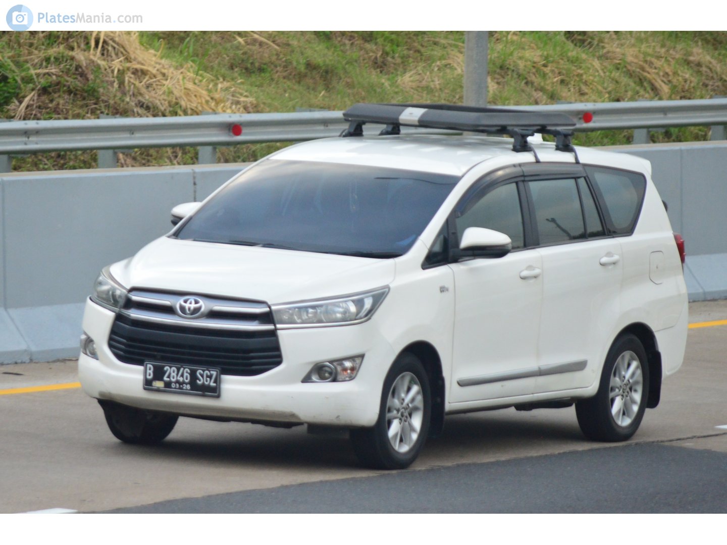 B 2846 SGZ, Toyota Innova 2nd gen Kijang Innova (AN140), 2015–2022