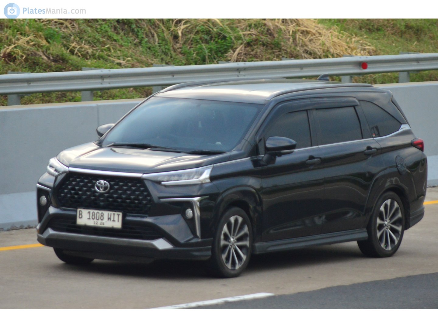 B 1808 WIT, Toyota Veloz 1st gen (W100/W150), 2021–