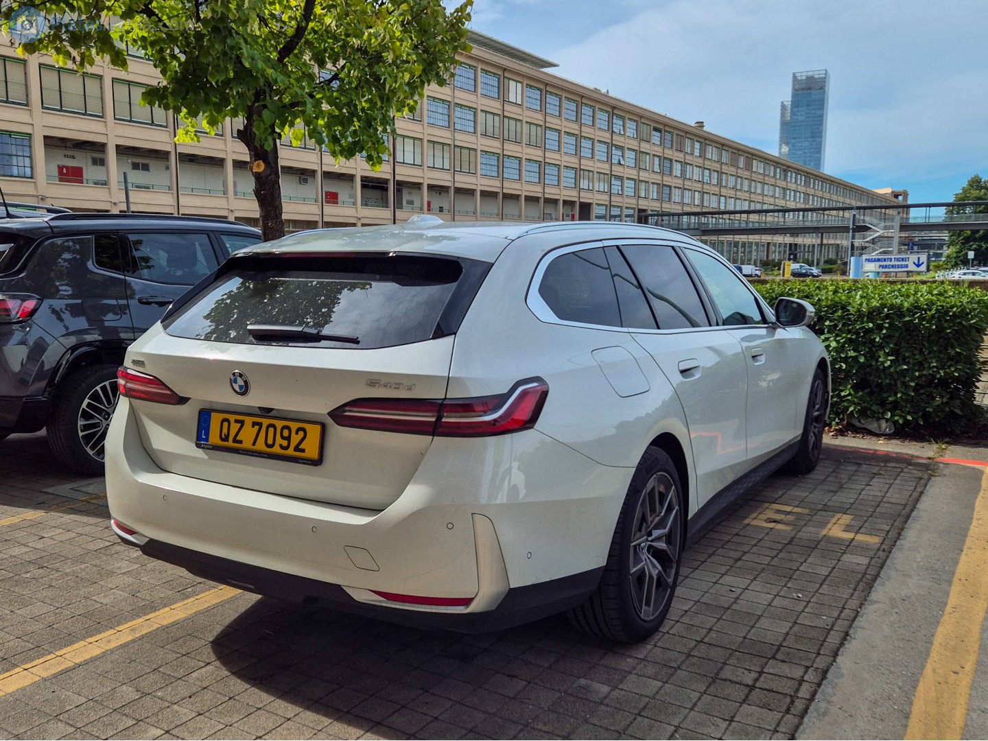 QZ 7092, BMW 5 Series 8th gen Touring (G61), 2023–