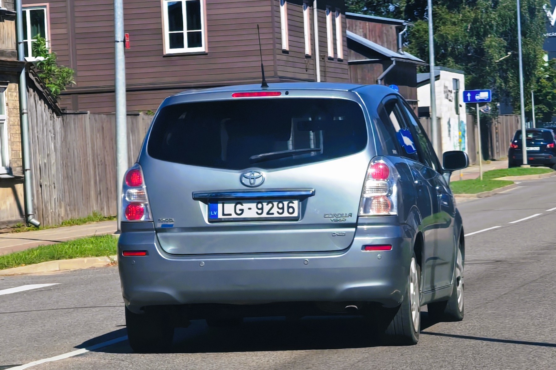 LG-9296, Toyota Corolla Verso 2nd gen (AR10), 2004–2009