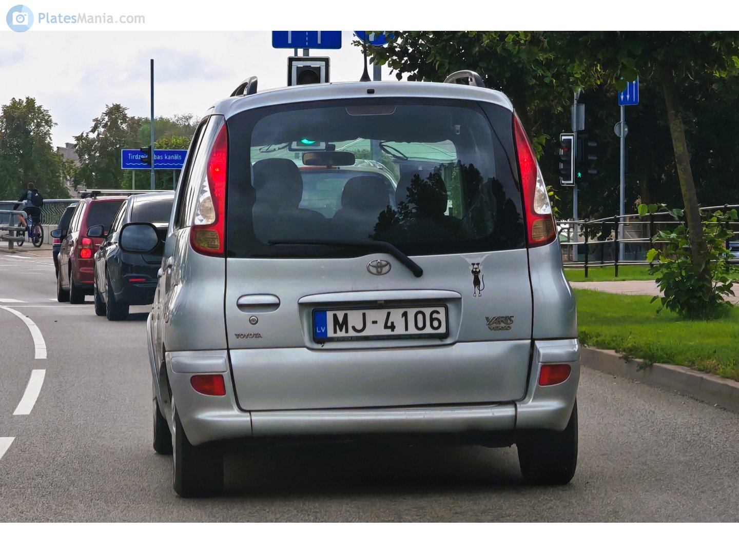 MJ-4106, Toyota Yaris Verso 1st gen (XP20), 1999–2006