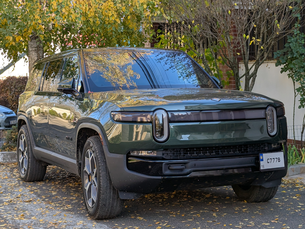 16 C777B, Rivian R1S 1st gen, 2022–