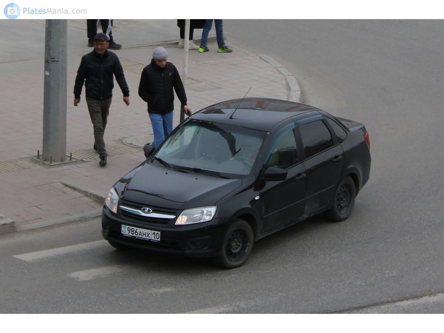 986 AHX 10, Lada (VAZ) 2190 Granta 2190, 2011–2018