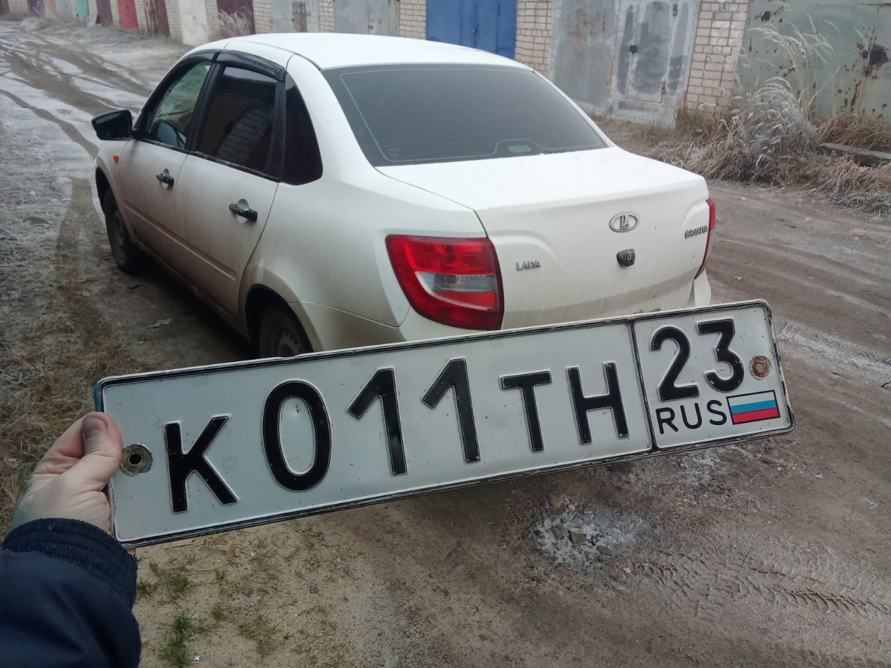 к 011 тн 23, License plate without vehicle 