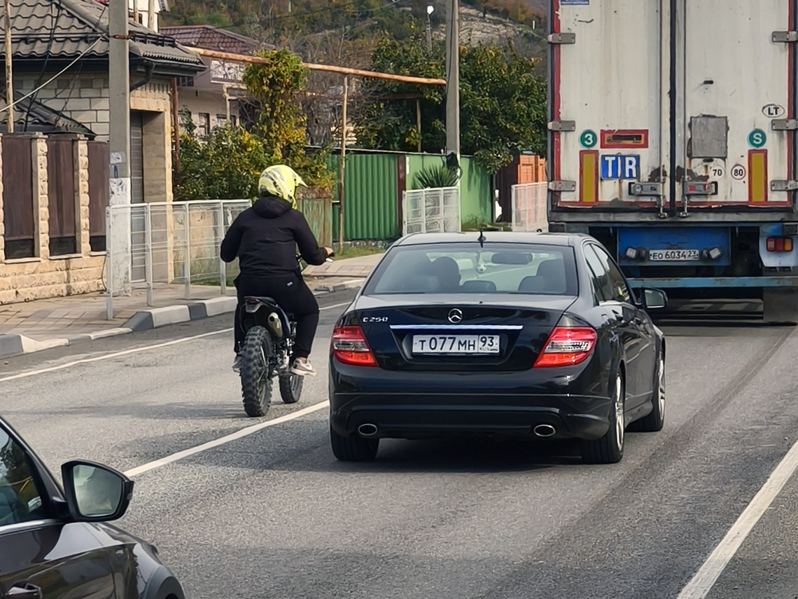 т 077 мн 93, Mercedes-Benz C-Klasse 3rd gen Sedan (W204), 2007–2015