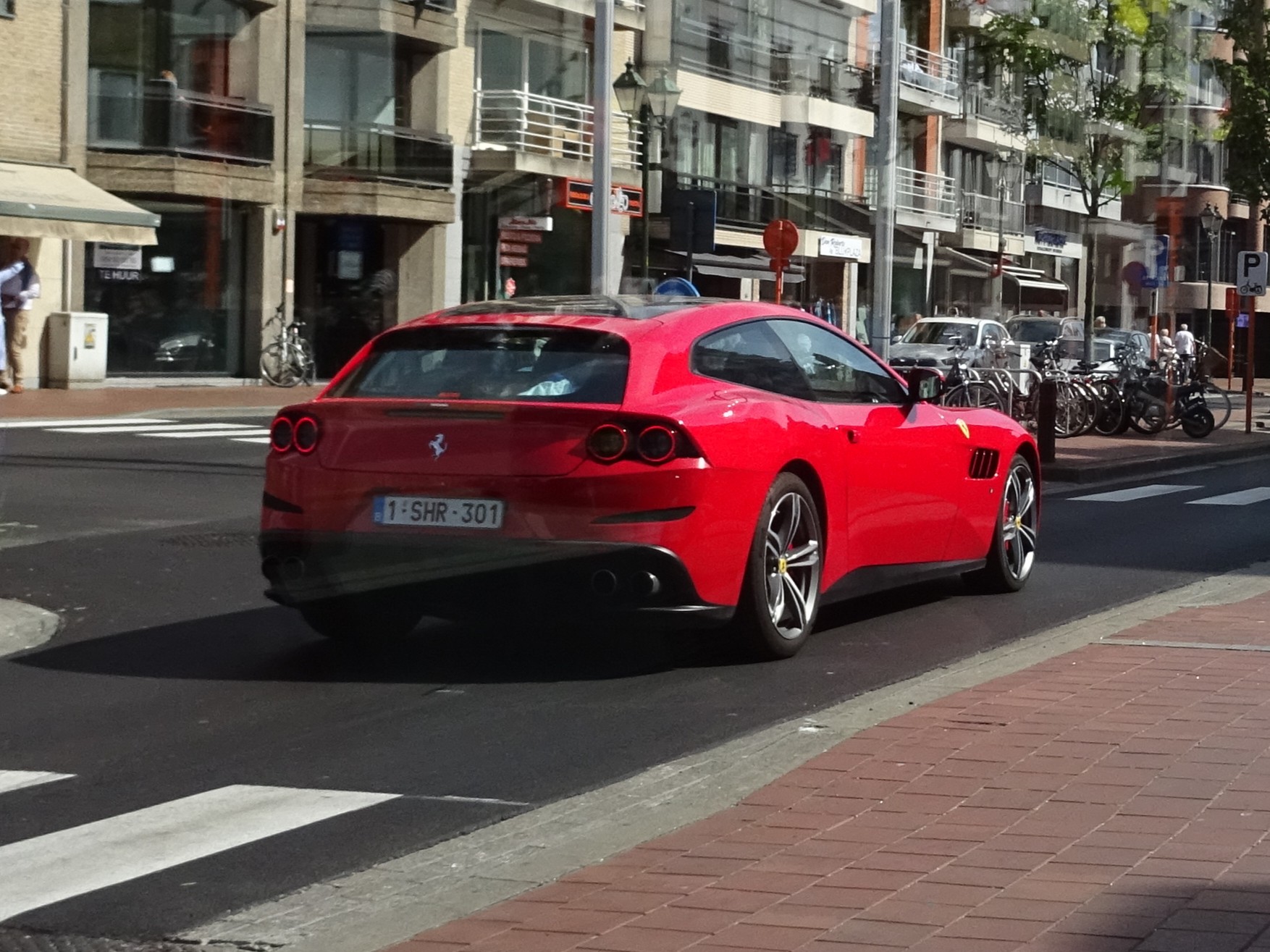 1-SHR-301, Ferrari GTC4 Lusso 1st gen (T) (F151M), 2016–2020